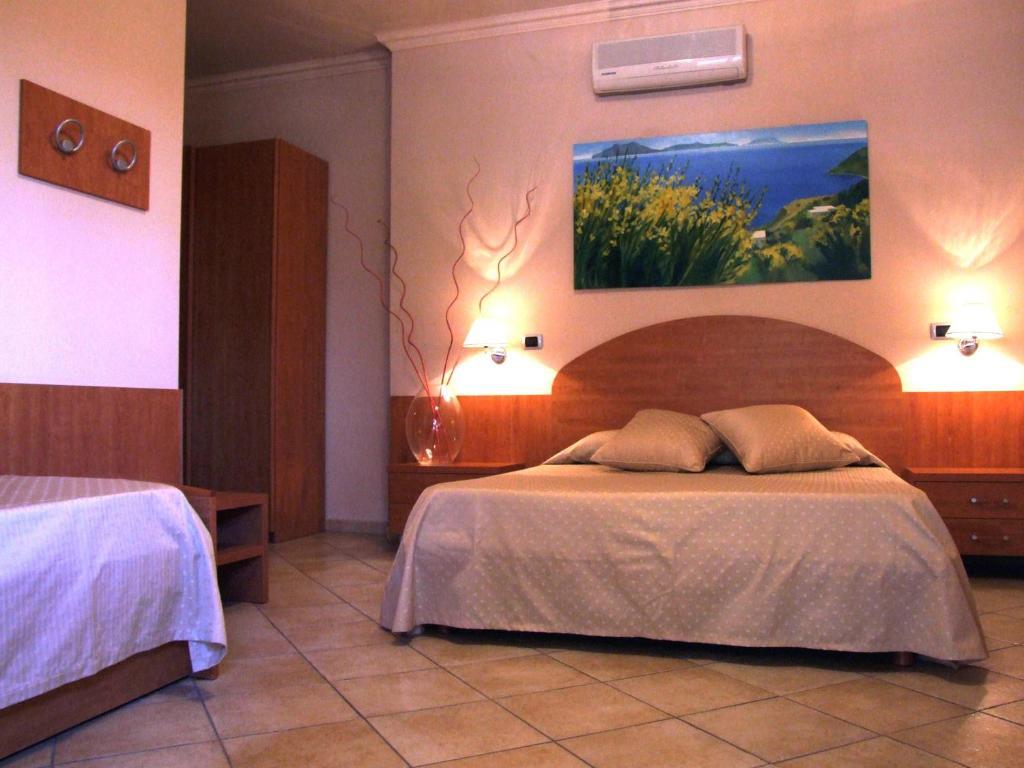 Residence Hotel La Giara 리파리 객실 사진